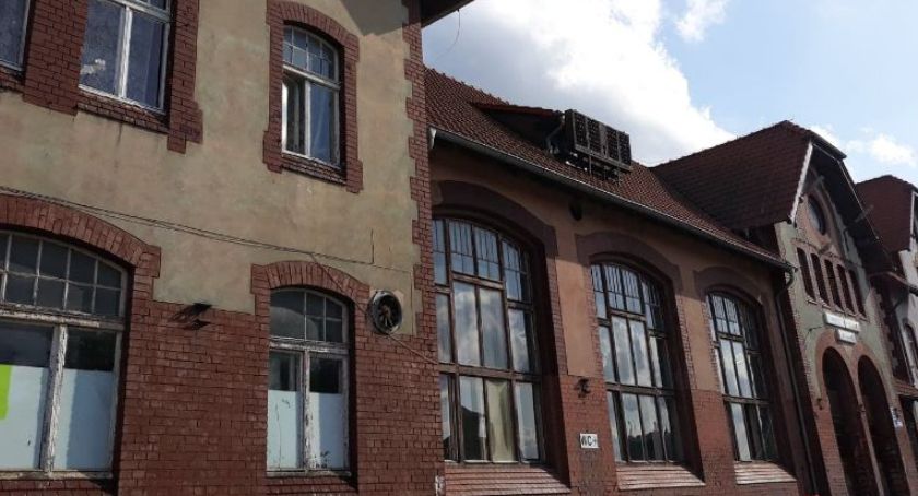 „Burmistrza już nie ma, a dworzec nie jest zrobiony”. Wiceminister pyta o inwestycję w Szczecinku