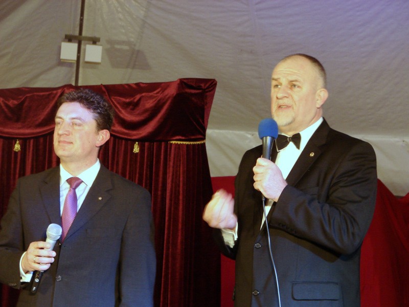 „Magiczny Wieczór” z Lions Club Szczecinek. Wystąpił światowej sławy iluzjonista