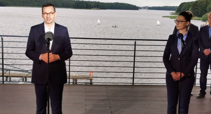 Premier Mateusz Morawiecki zachęcał do spędzania wakacji w Polsce. „Ten region turystyką stoi”