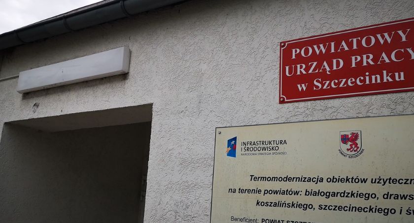 Oferty pracy w Szczecinku. Asystent rodziny, tynkarz, strażnik miejski