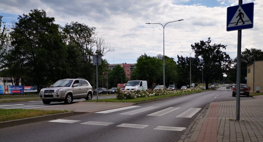 Dwieście po mieście. Czy po ul. Jana Pawła odbywają się wieczorne rajdy?