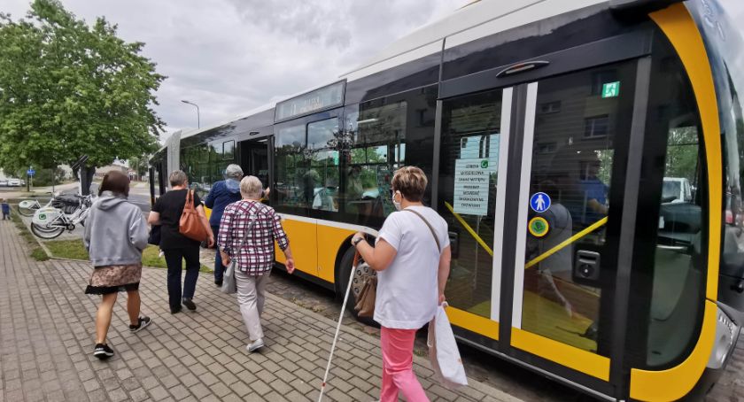 Wąskie uliczki w Szczecinku kontra przegubowiec. Nie jest źle!