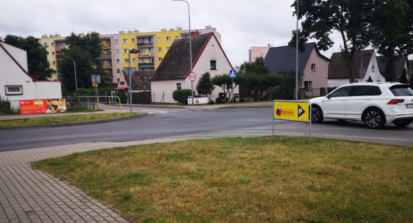 Ul. Polna, koło Biedronki. Tu na pierwszeństwo trzeba uważać