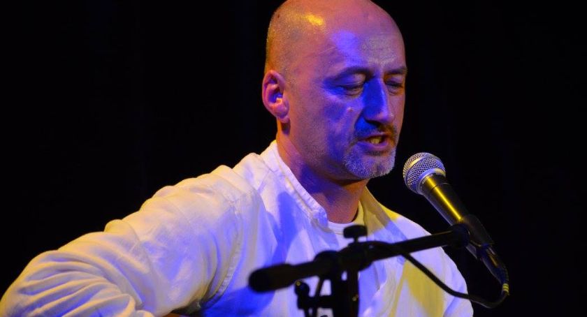 Nad Trzesieckiem zabrzmi poezja śpiewana. Koncert Tomasza Beteńczuka w Szczecinku