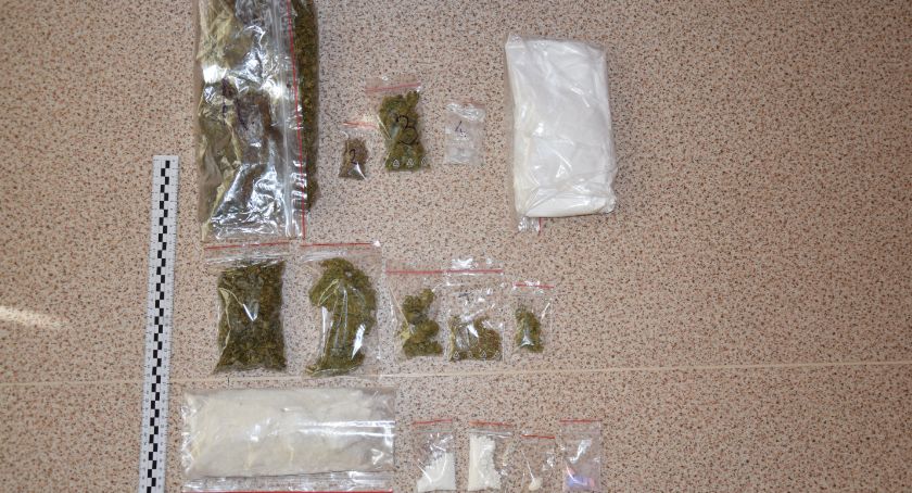 Marihuana, ecstasy, amfetamina. Pół kilograma narkotyków w mieszkaniu