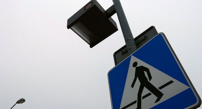 Zbyt wysokie krawężniki na przejściu dla pieszych? „Wózek przechylili się i pan wypadł na ulicę”