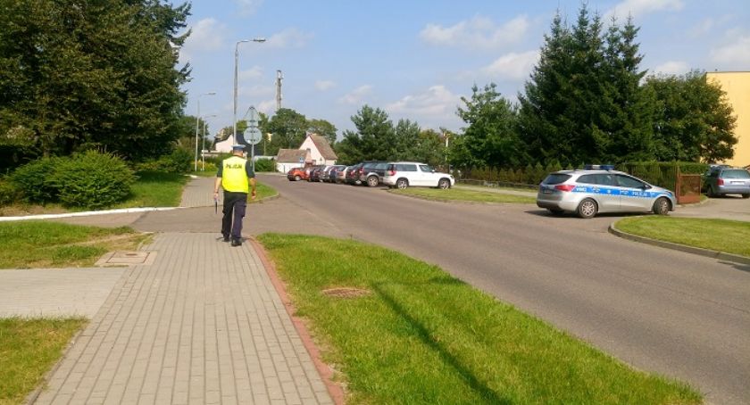 Policjanci koło szkół. Chodzi o bezpieczeństwo