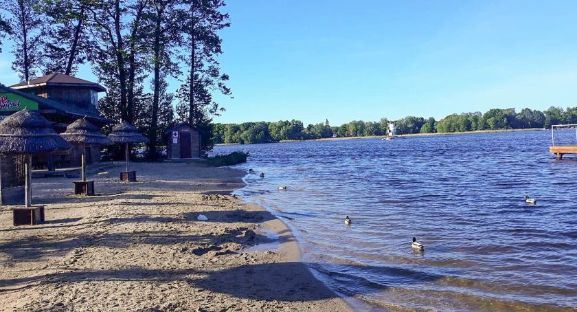 Tłumy wypoczywających, jedno utonięcie. „To było bardzo spokojne lato w powiecie szczecineckim”
