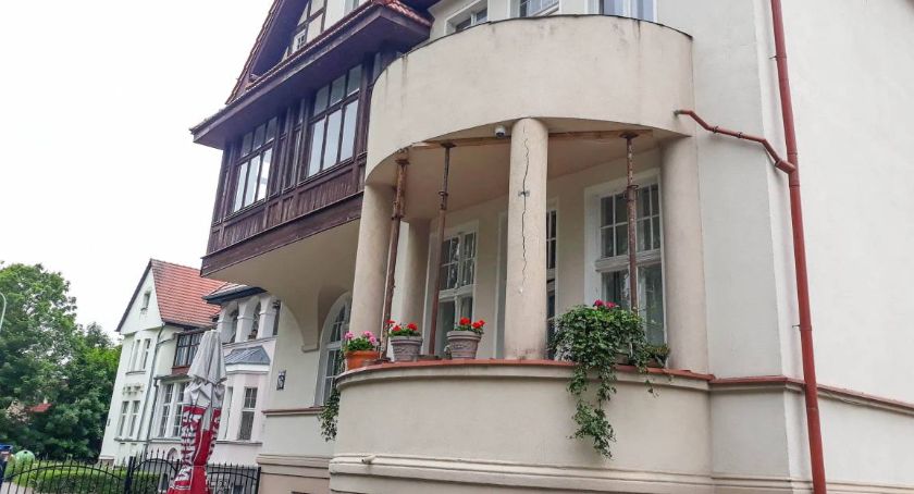Zabytkowa kamienica w Szczecinku zniszczona. Lokatorzy walczą dalej