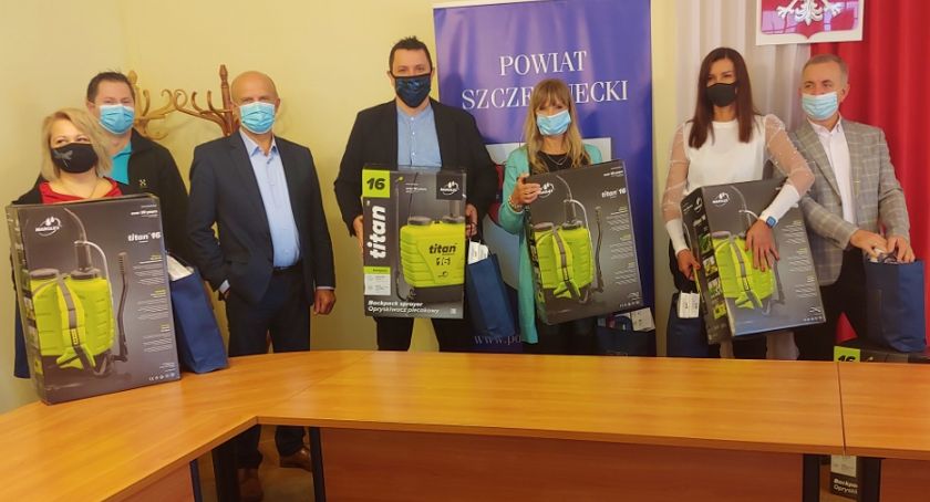 Opryskiwacze plecakowe trafiły do szkół