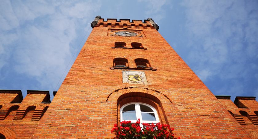 Pomoc publiczna, czyli jak były burmistrz rodzinie pomagał
