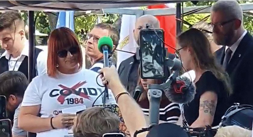 „Koronawirus to spisek, a media kłamią”. Mieszkańcy Szczecinka na proteście w Warszawie