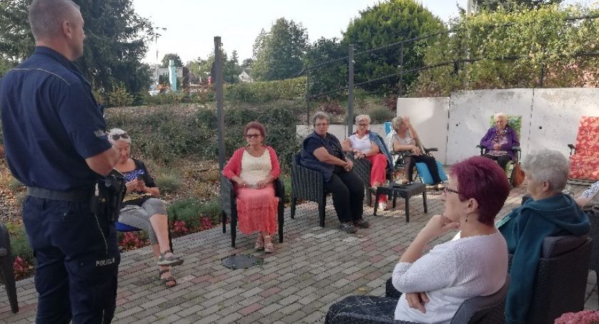 Bezpieczny senior. Spotkanie z dzielnicowym