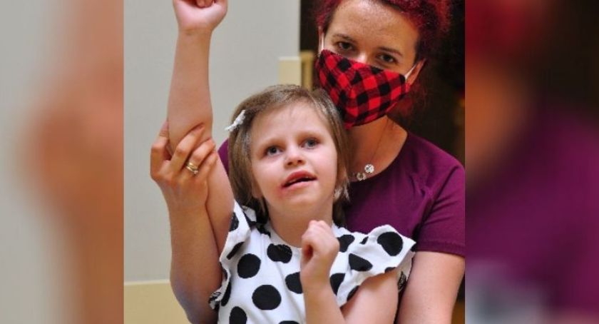Zosia wybudziła się ze śpiączki, ale wciąż walczy. Trwa zbiórka na rehabilitację