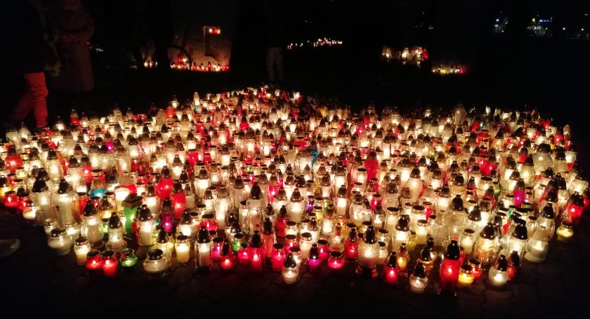 1 listopada na cmentarz z maseczką? To pewne