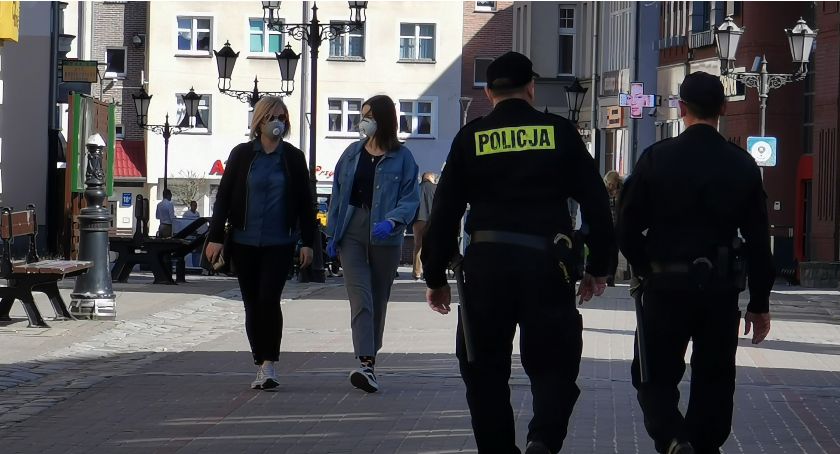 W Szczecinku posypały się mandaty za nienoszenie maseczek