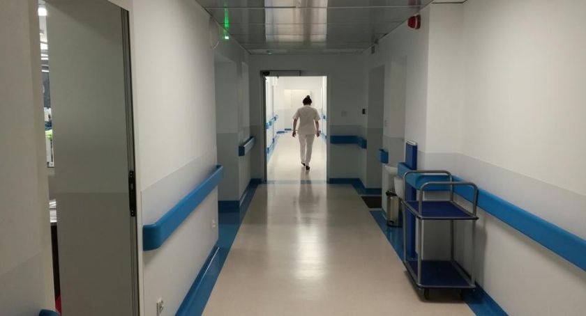 Szpital w Szczecinku uruchamia przyjęcia na dwa oddziały. Sytuacja nadal dynamiczna: „Potrzebni są nam ludzie”