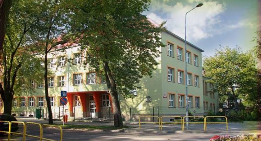 Szkoła Podstawowa nr 4 będzie mieć nowe logo. Trwa konkurs