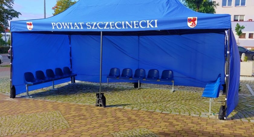 Namiot przed starostwem. To ma być bezpieczne miejsce dla interesantów