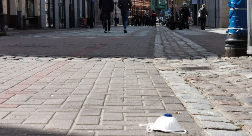 Maseczki i restrykcje działają? Mniej przypadków zakażenia Covid-19 w powiecie