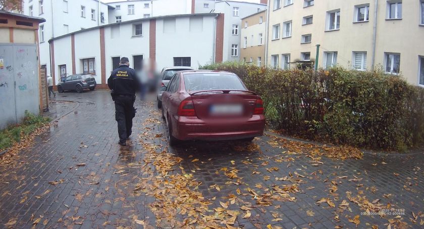 Ciasno i wąsko. Posypały się mandaty za nieprawidłowe parkowanie
