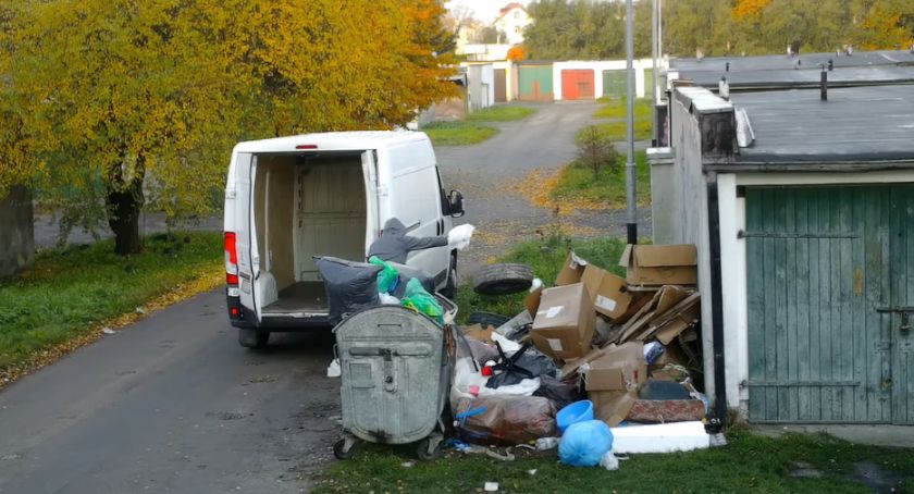 Nie śmieć, bo cię nagrają. Straż miejska poluje z foto pułapką