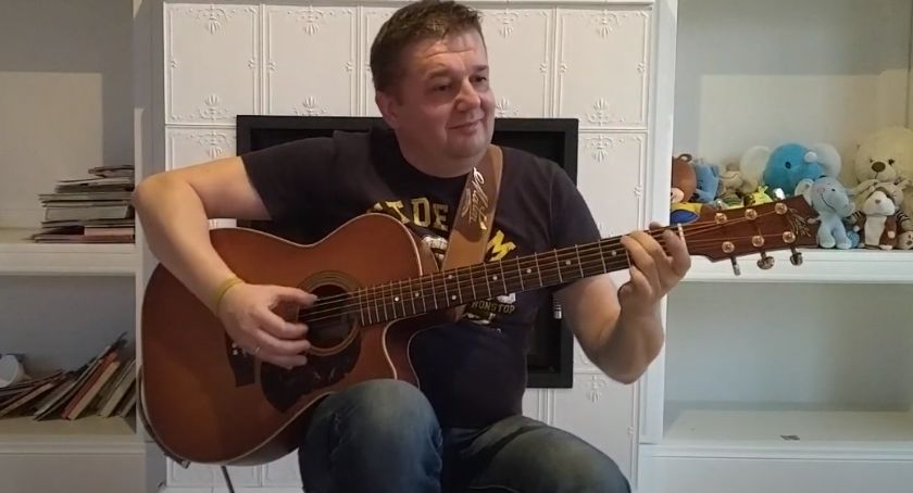 Adam Pawlukiewicz jako „Niedzielny Gitarzysta”. „Zacząłem na nowo grać”