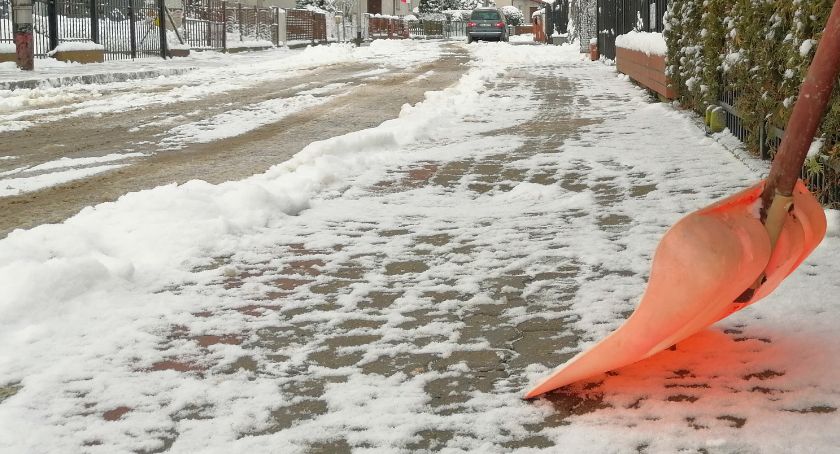 Masz domek? Odśnieżaj chodnik, inaczej dostaniesz mandat