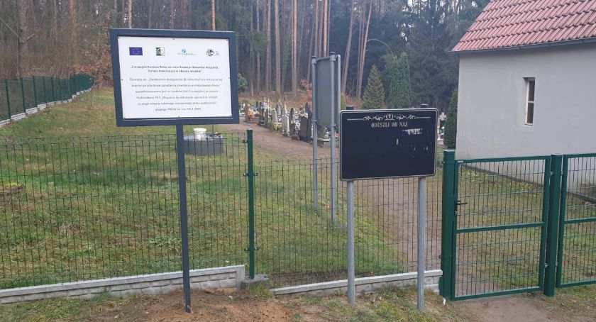 Cmentarz w Polnem z nowym ogrodzeniem
