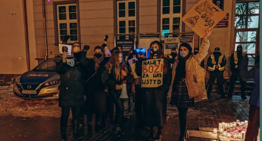 Skromny Strajk Kobiet w Szczecinku