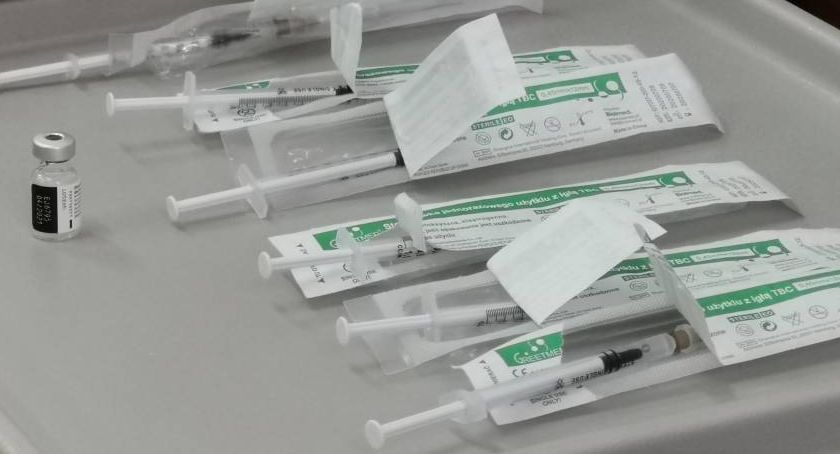 Szczepienia w powiecie szczecineckim. Ile osób zaszczepiło się już przeciwko Covid-19?