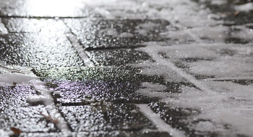 Ostrzeżenie meteorologiczne. Gołoledź na chodnikach i drogach