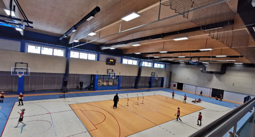 Kolejna nowa hala sportowa już gotowa. Teraz tylko potrzeba więcej dzieci