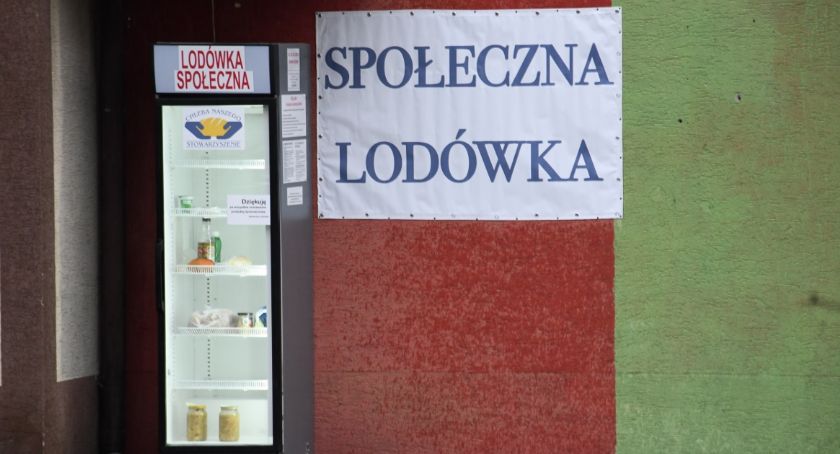 „Społeczna lodówka” w Szczecinku? Czytelnik: To dobry sposób, żeby nie marnować jedzenia i pomóc innym