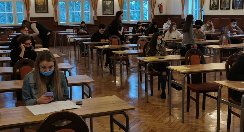 Próbne egzaminy maturalne w Szczecinku. Dziś matematyka