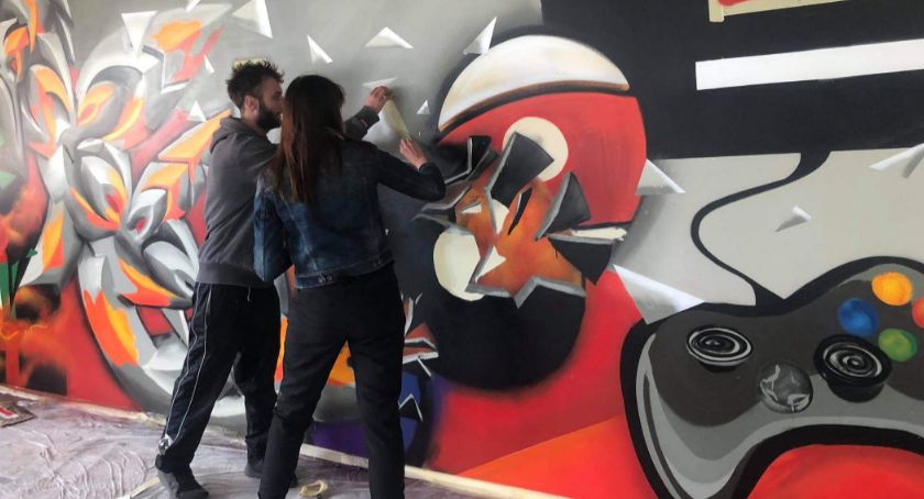 Nowe graffiti w Zespole Szkół Technicznych. Robi wrażenie