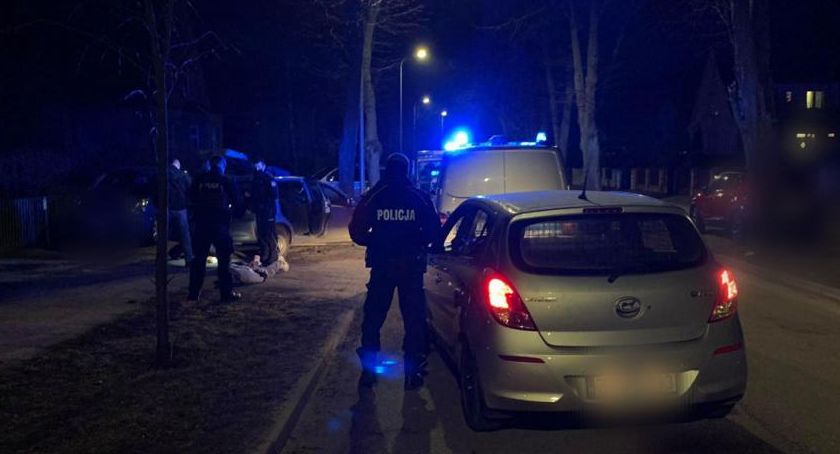 Uciekał przed policją, zderzył się z innym samochodem. Był na narkotykach