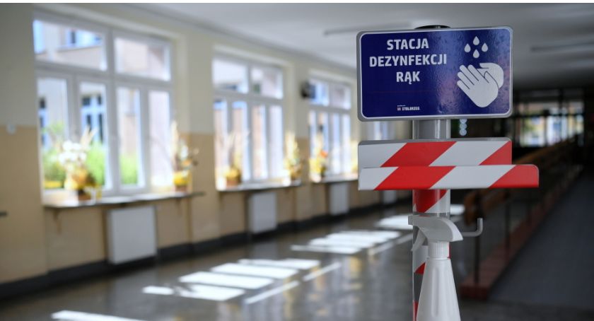 Czy uczniowie wrócą do szkoły już w kwietniu?
