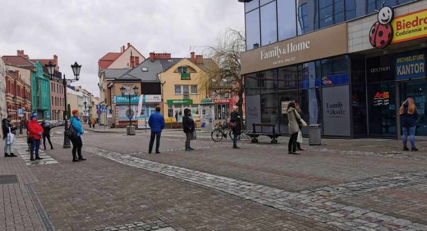Nowe obostrzenia. Limity w sklepach, zamknięte żłobki i przedszkola