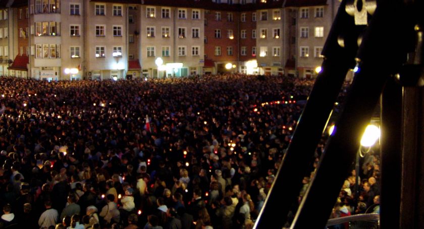 16 lat temu zmarł Jan Paweł II. W Szczecinku papieża żegnały tłumy