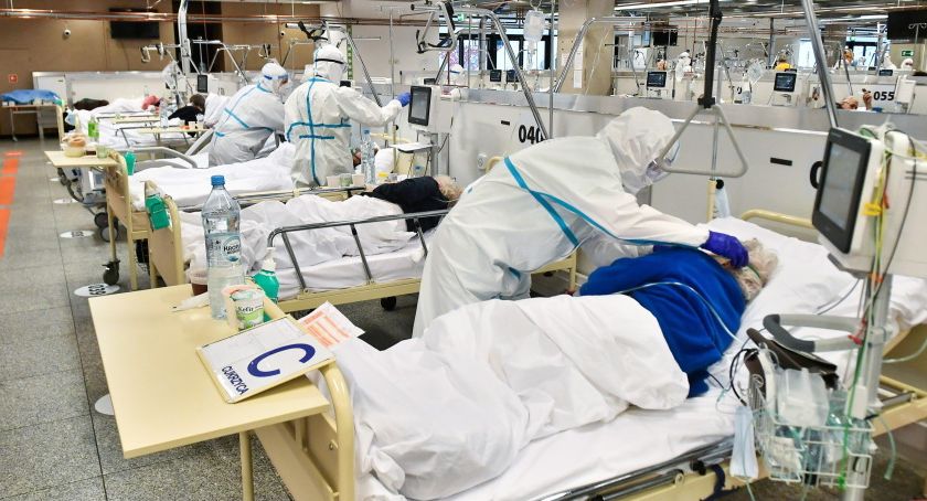 Rekordowa liczba hospitalizowanych z powodu Covid-19. „Ten tydzień nie będzie łatwy”