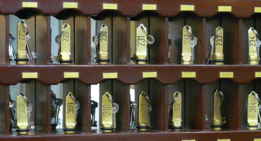 Majówka z zamkniętymi hotelami. Obostrzenia przedłużone