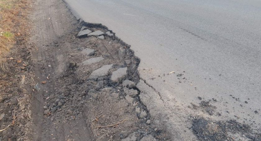 Zniszczony asfalt na ul. Leśnej. Czytelniczka: Urzędnicy nie reagują