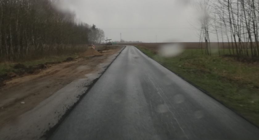 Remont drogi do Żółtnicy. Czy wykonawca w ogóle zamierza to skończyć?