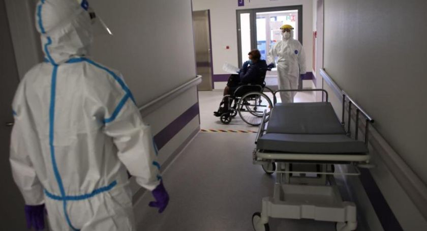 Oddział covidowy w Szczecinku. „Ciężki stan pacjentów powoduje, że łóżka i respiratory wciąż są zajęte” 