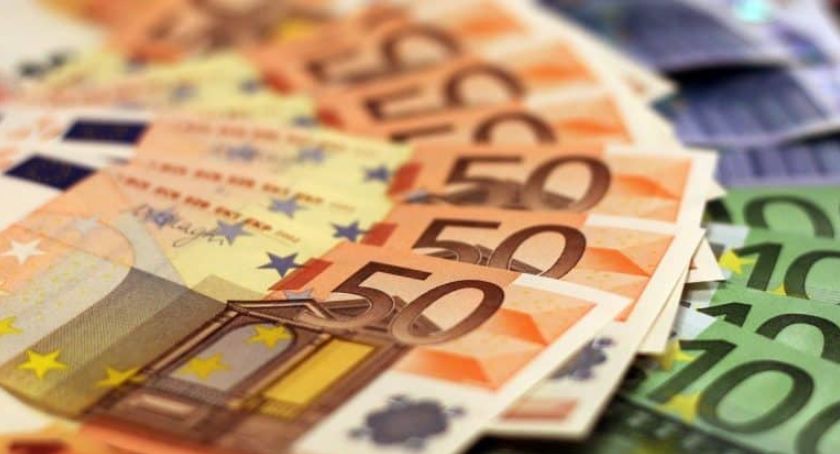 PiS dogadał się z Lewicą w sprawie miliardów euro. Poseł ze Szczecinka krytykuje