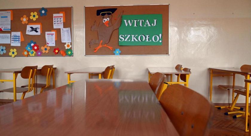 Wiceminister edukacji: Nauka stacjonarna w szkołach jak najdłużej
