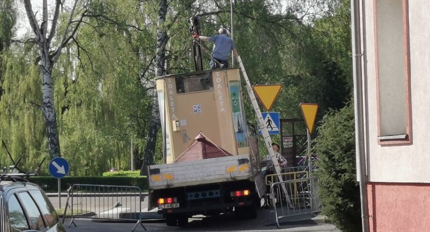 Ulga dla mieszkańców. Publiczna toaleta w centrum Szczecinka wróciła na swoje miejsce