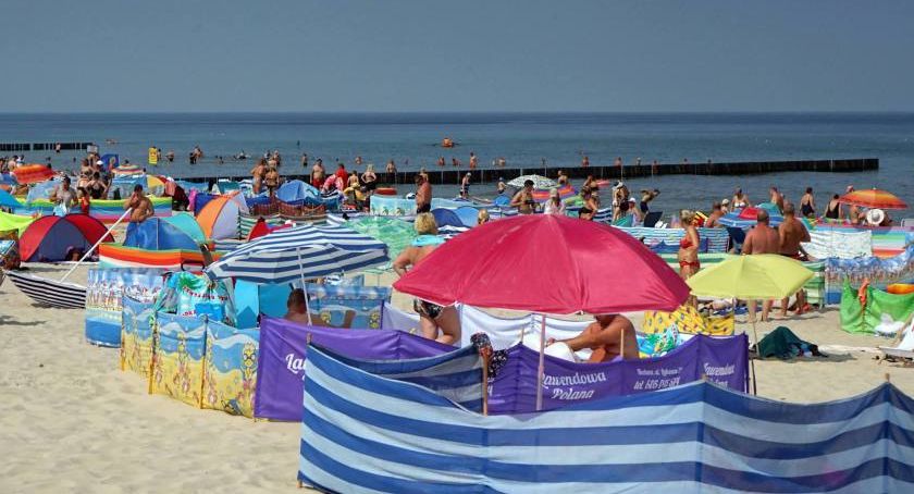Wakacje w pandemii. Polacy chcą spędzić urlop w kraju