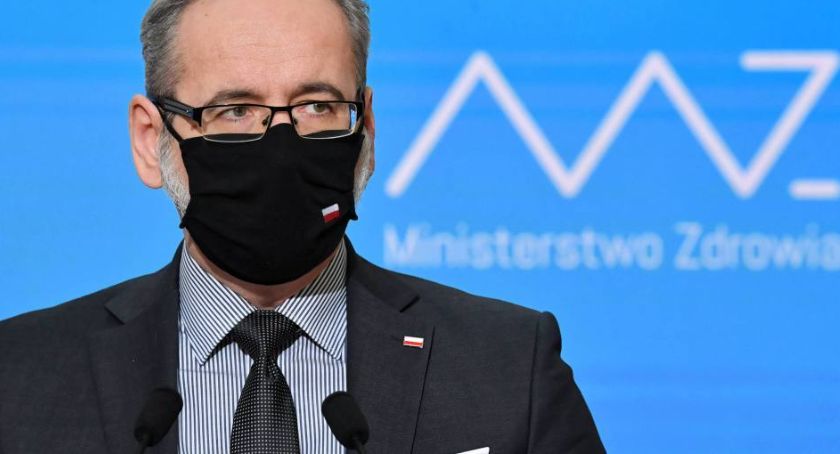Paszporty covidowe na wakacje? Minister Zdrowia podał ważną datę